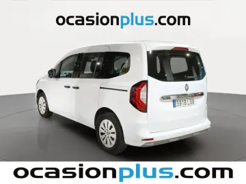 Car image 4