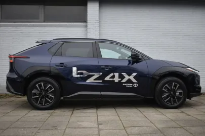 Car image 2