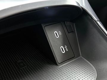 Car image 47