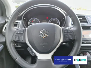 Car image 19