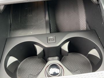 Car image 28