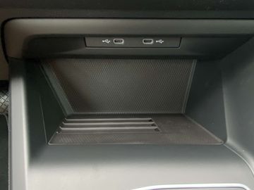 Car image 33