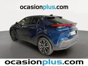 Car image 4