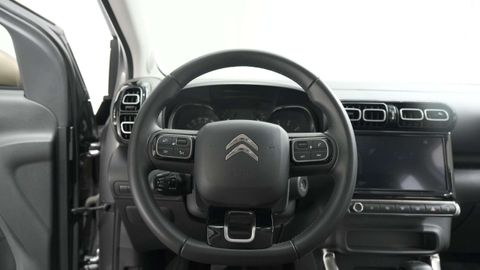 Car image 26