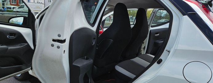 Car image 20