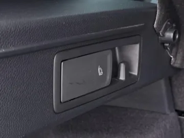 Car image 39