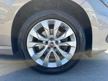 Car image 32