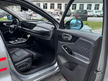 Car image 40