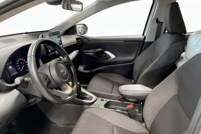 Car image 5
