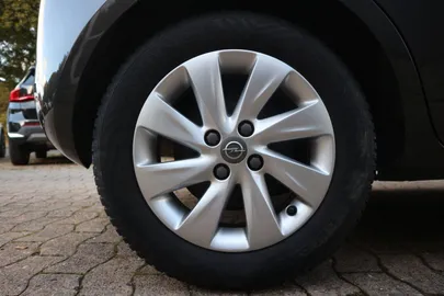 Car image 24