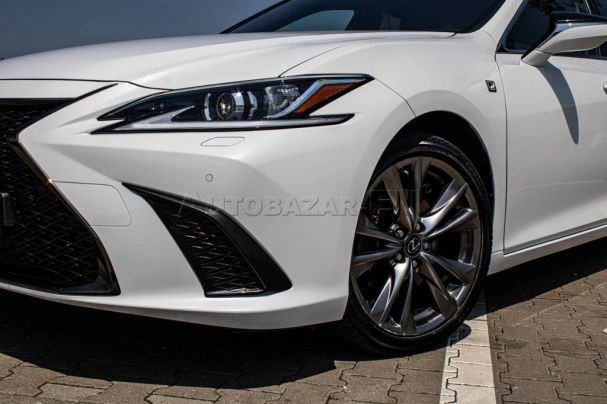 Lexus ES 300 H 160 kW image number 9