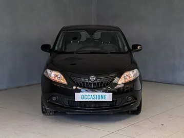 Car image 2