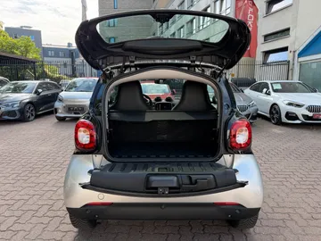 Car image 32