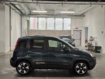 Car image 15