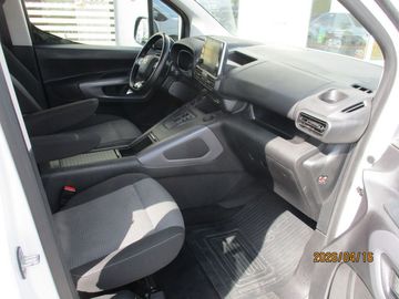 Car image 18