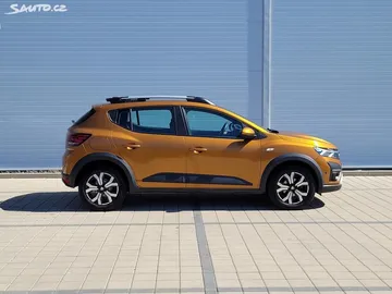 Car image 4