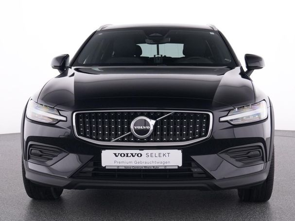 Volvo V60 Cross Country AWD B4 145 kW image number 17