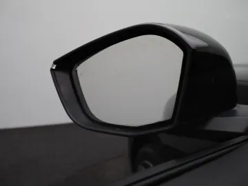 Car image 46