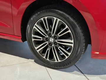 Car image 13