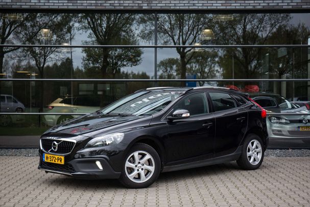 Volvo V40 Cross Country T3 Momentum 113 kW image number 2