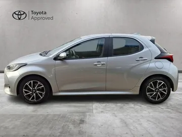 Car image 4