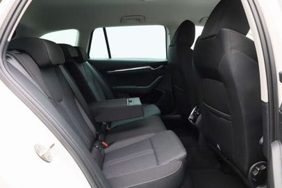 Car image 37