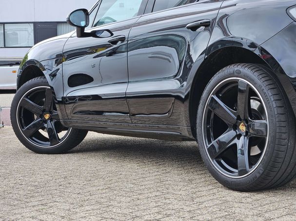 Porsche Macan Turbo 213 kW image number 30