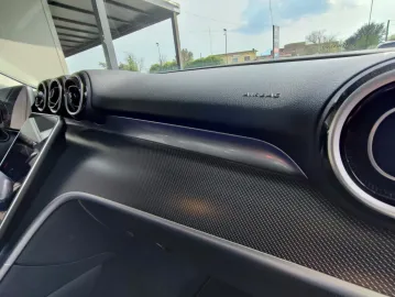 Car image 28