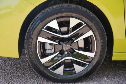 Car image 35