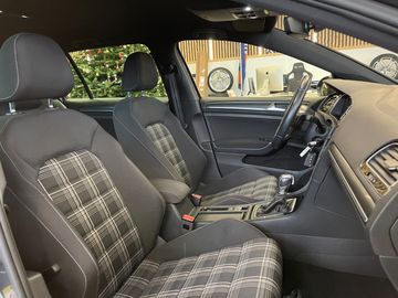 Car image 36