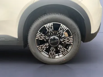 Car image 15