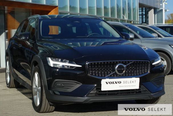 Volvo V60 Cross Country AWD 145 kW image number 2