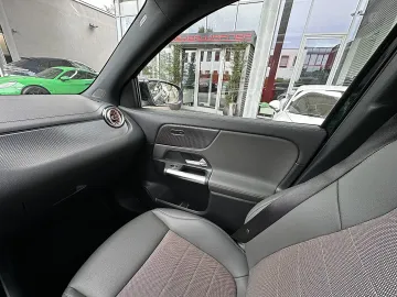 Car image 35