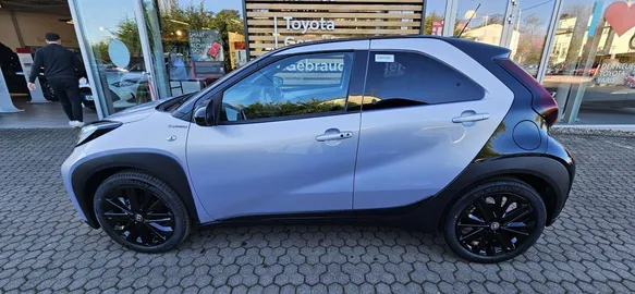 Car image 5