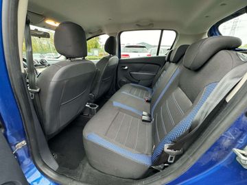 Car image 11