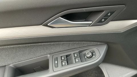 Car image 33