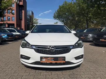 Car image 3