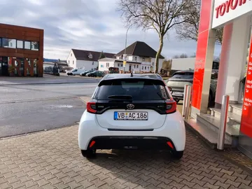 Car image 3