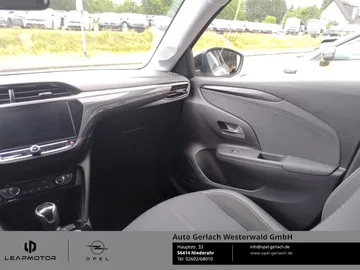 Car image 17