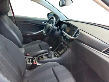 Car image 17