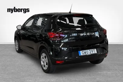 Car image 4