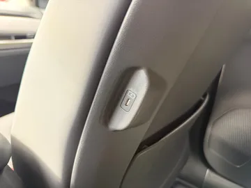 Car image 38