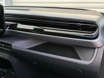 Car image 40