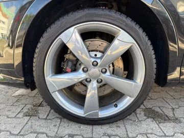Car image 29