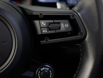 Car image 32