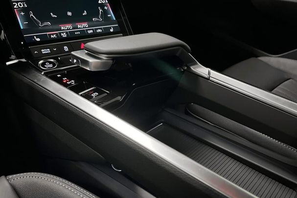 Audi Q8 55 quattro e-tron 304 kW image number 36