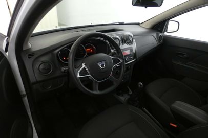 Car image 16