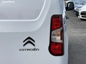Car image 32