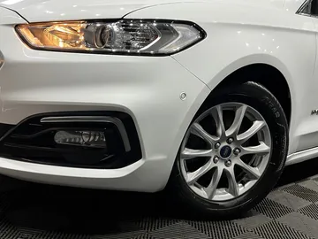 Car image 25