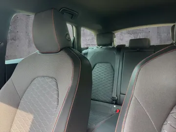Car image 28
